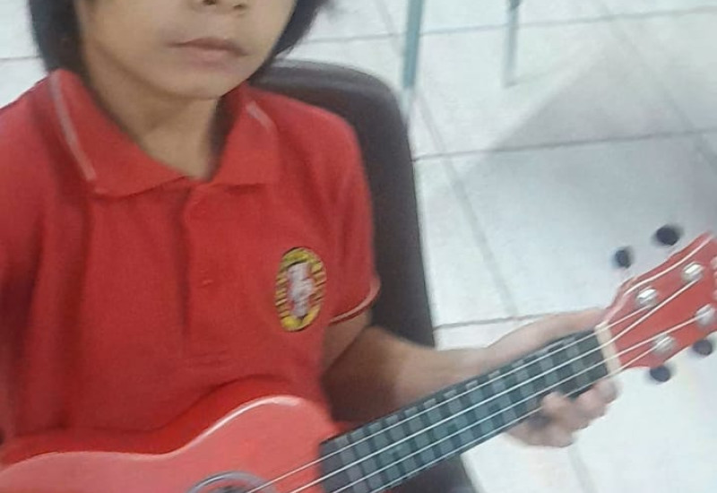 Guitarra y Ukulele