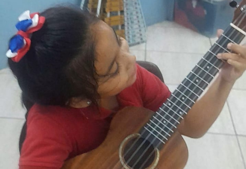 Guitarra y Ukulele