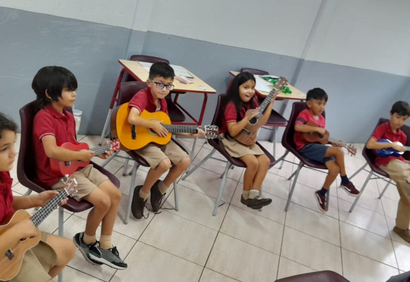 Guitarra y Ukulele