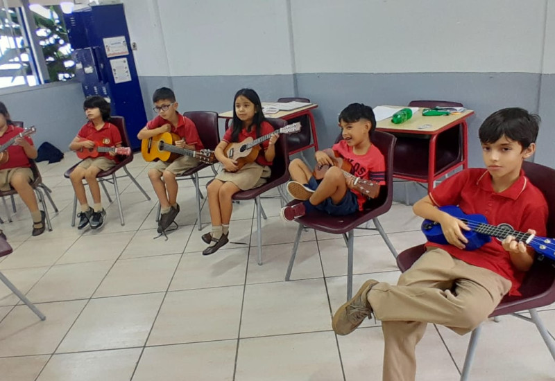 Guitarra y Ukulele